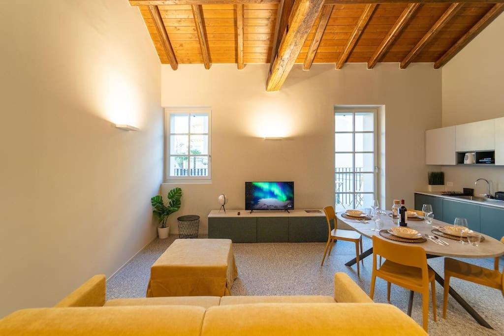 شقة Elegante Loft A 200 A Metri Dal Duomo كومو المظهر الخارجي الصورة